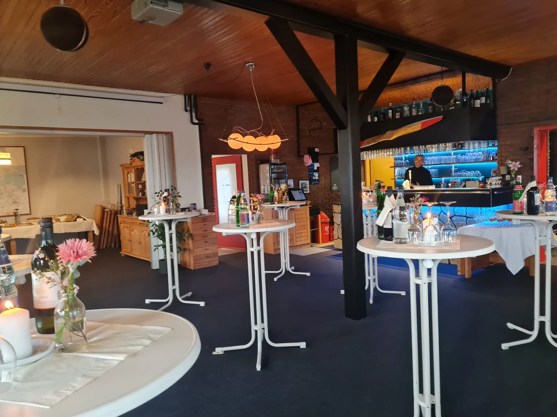 Sektempfang und Bar im Restaurant CroFly